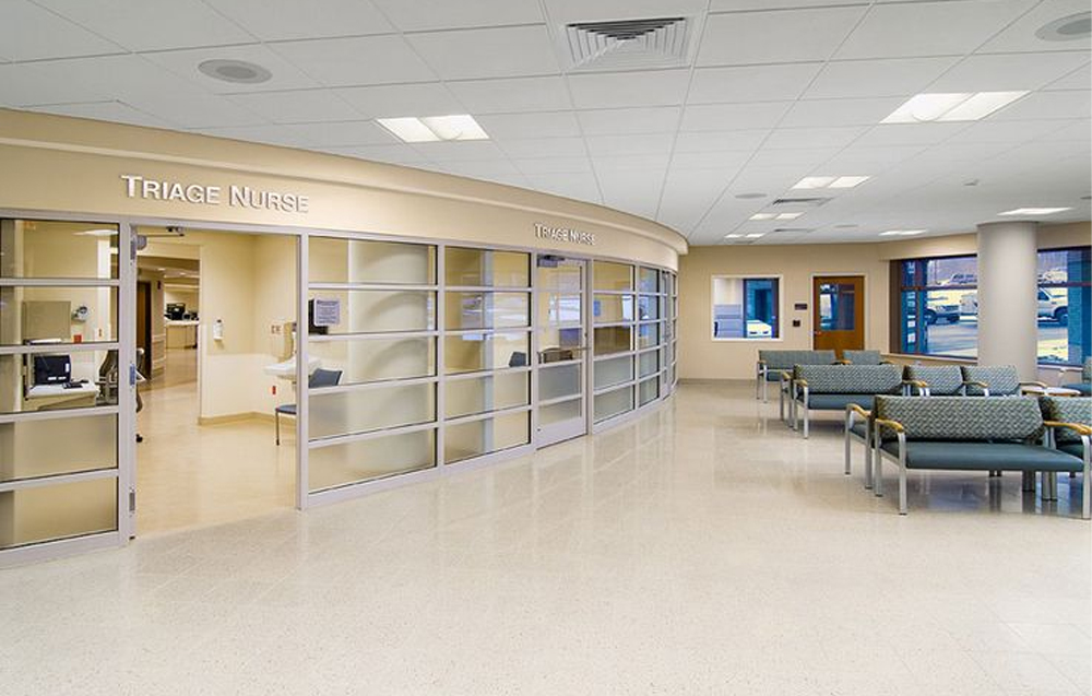 ۳. فضاهای درمانی و کلینیک‌ها